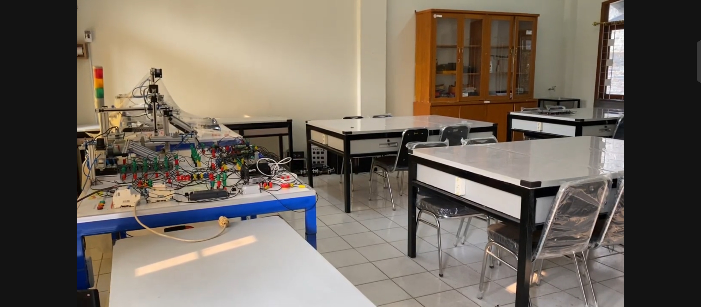 Laboratorium S1 Teknik Elektro