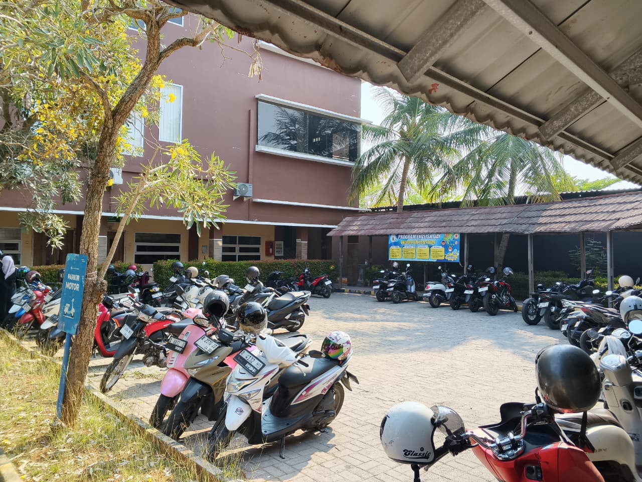 Parkiran Motor